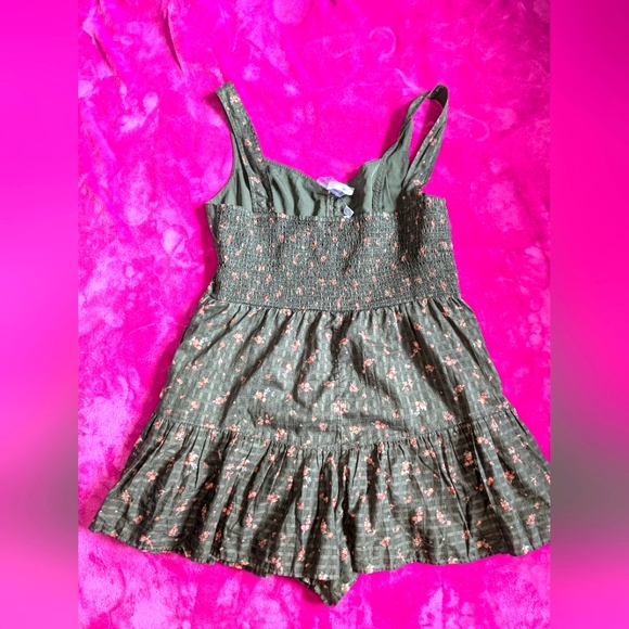 American Eagle Short floral romper forest green color size XL - Picture 5 of 8